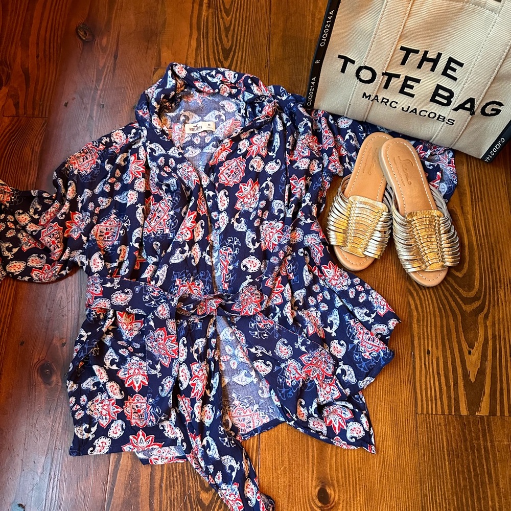 Hollister Paisley Print Cover with Belt 🪷